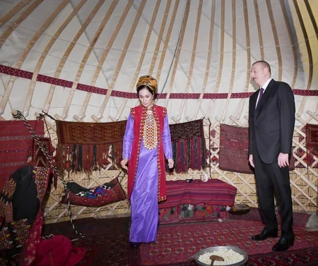 President Ilham Aliyev views Turkmen national carpet museum
