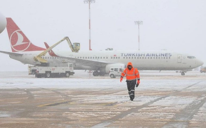 Istanbul airports cancel flights amid severe weather warnings