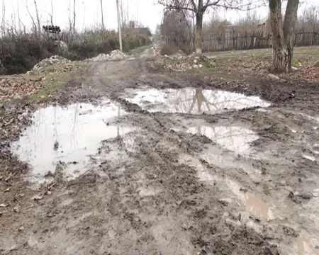 İsmayıllının Çəmənli kəndinin yolu bərbad vəziyyətə düşüb