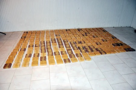 İrandan Azərbaycan ərazisi ilə Avropaya 129 kiloqrama yaxın heroin aparılmasının qarşısı alınıb