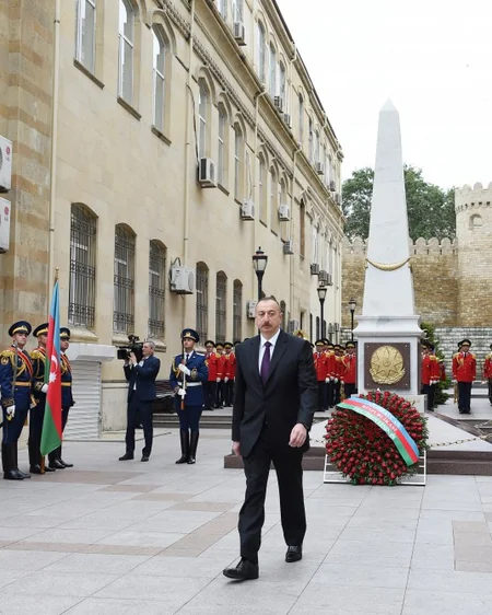 President Ilham Aliyev visits memorial in honor of Azerbaijan Democratic Republic