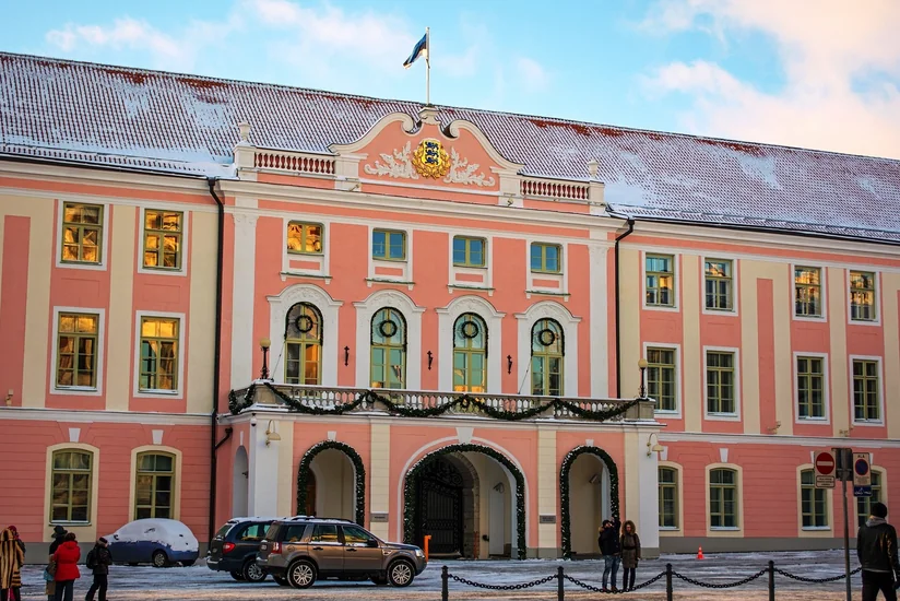 Estoniya parlamenti Baş nazirin istefası ilə bağlı müraciətə baxacaq