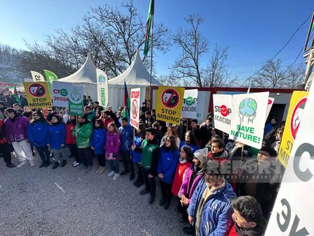 Protesters on Khankandi-Lachin road demand end to ecoterror