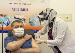 Türkiyənin səhiyyə naziri canlı yayımda peyvənd edildi
