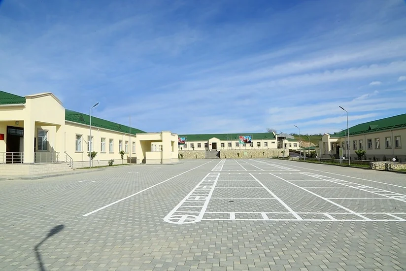 Азербайджан строит новую воинскую часть в прифронтовой зоне - ВИДЕО