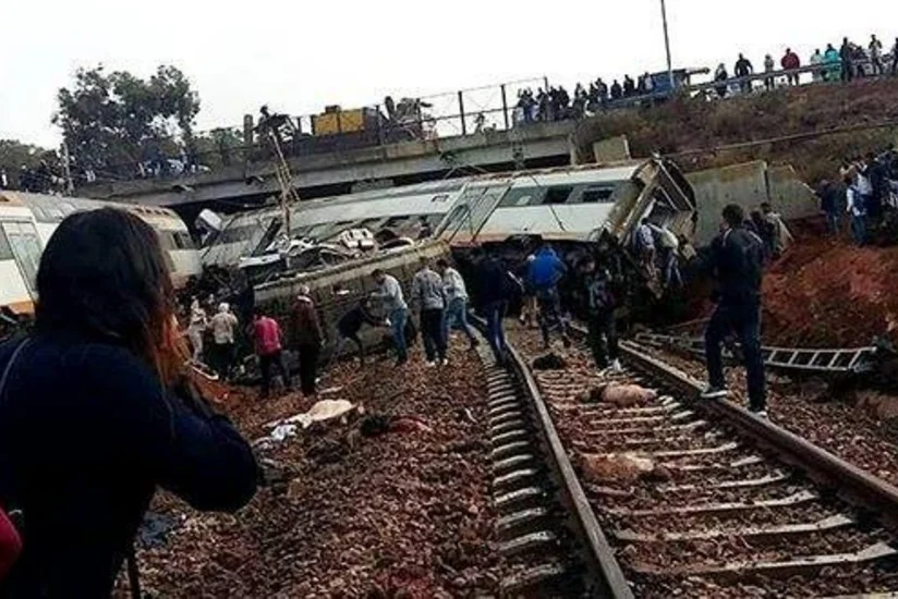 В Марокко пассажирский поезд сошел с рельсов, есть погибшие и раненые - ВИДЕО - ФОТО