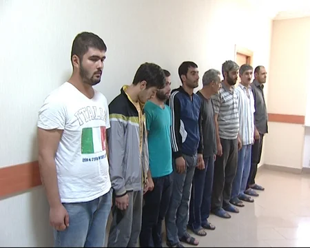 ​Bakıda qaydaları pozan 8 sürücü həbs olunub - FOTO