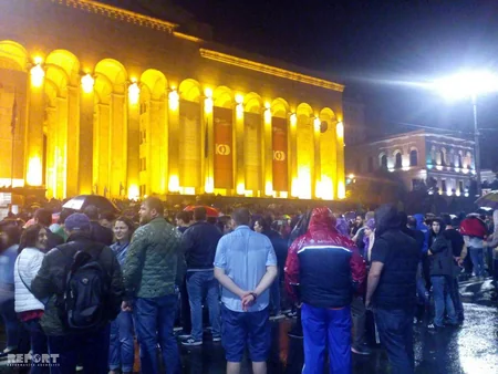 Tbilisidə aksiyaçılar baş nazirin istefasını tələb ediblər - FOTO
