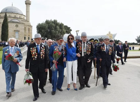 Prezident İlham Əliyev 9 May - Qələbə bayramı münasibətilə Bakıda keçirilən mərasimdə iştirak edib - YENİLƏNİB