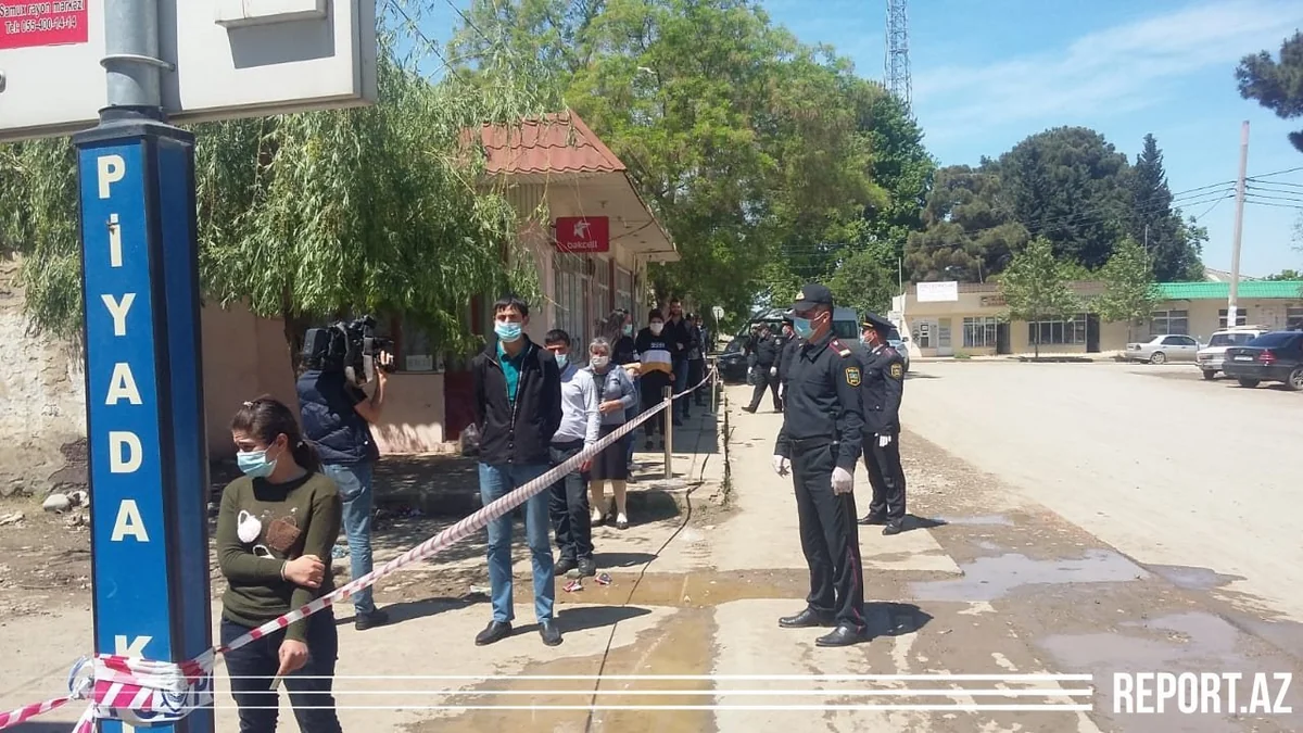 Samuxda polis vətəndaşlara tibbi maskalar payladı - FOTO