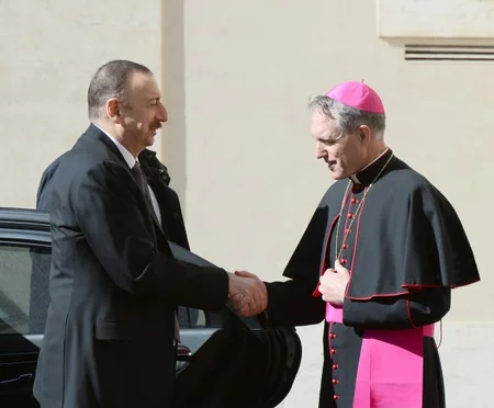​İlham Əliyev Katolik Kilsəsinin rəhbəri Papa Fransisk ilə görüşüb