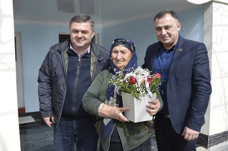 Gürcüstanda rayon rəhbərləri azərbaycanlı qadınları təbrik ediblər