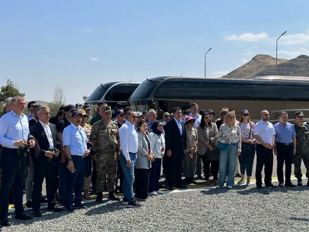 Reps of diplomatic corps on Aghdam-Khankandi road observe Russian peacekeepers temporarily deployment area