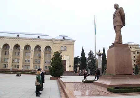 Gəncədə ümummilli lider Heydər Əliyevin xatirəsi yad edilib