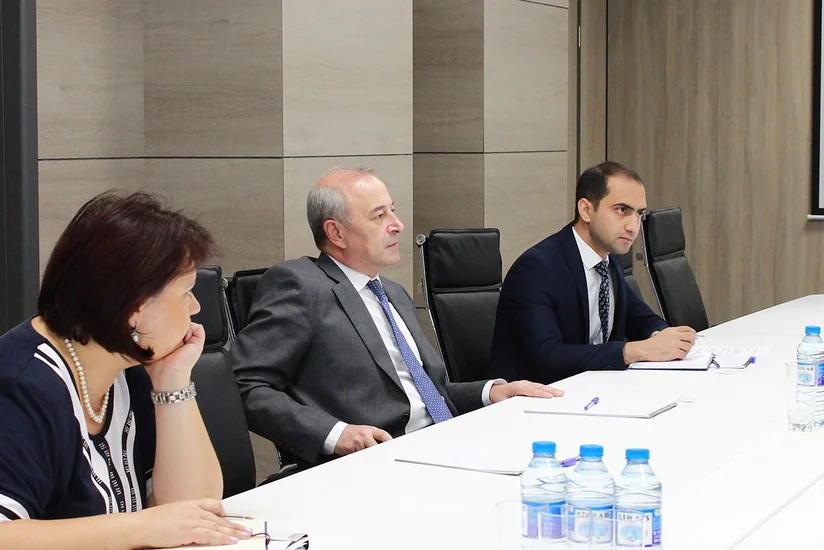 Energetika Nazirliyində CAREC proqramı çərçivəsində görüş keçirilib