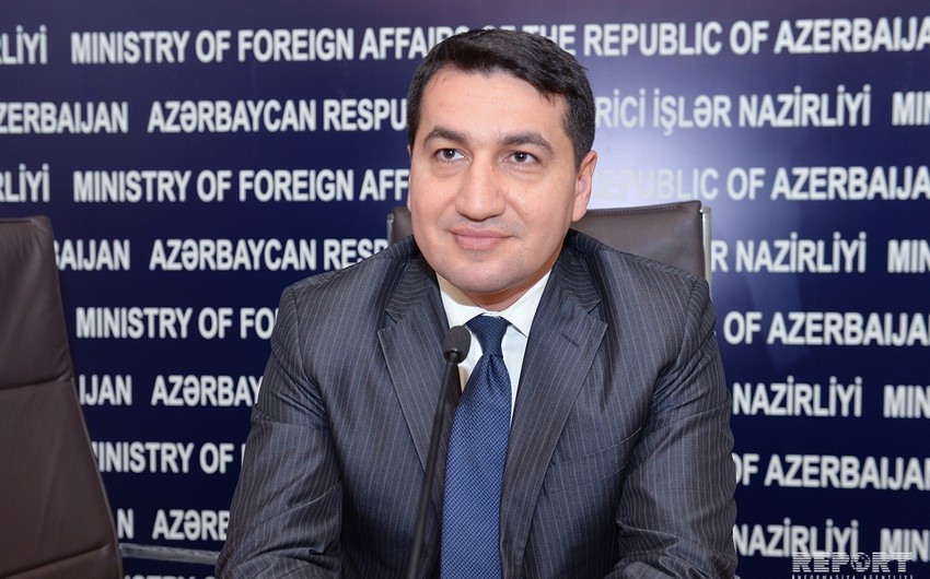 Hikmət Hacıyev Nikol Paşinyana Qarabağ münaqişəsinin həlli ilə əlaqədar savadlılığını artırmağı tövsiyə edib