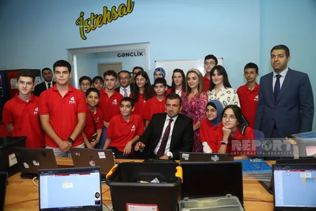 Selçuk Bayraktar Bilim Bakı mərkəzinin işi ilə tanış olub