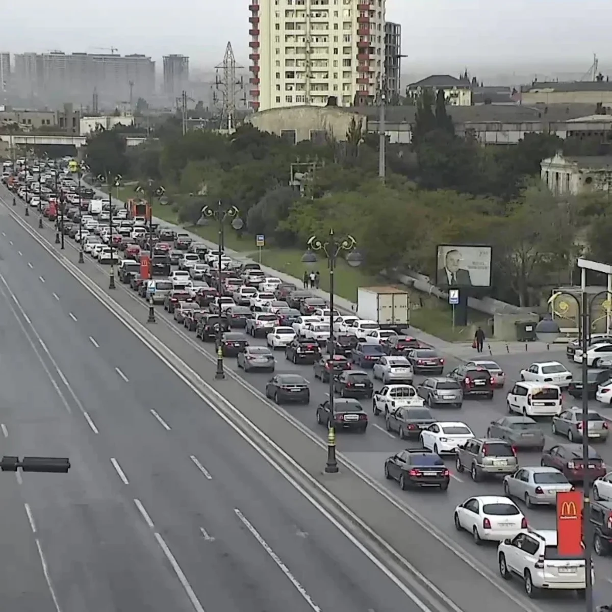 Bakının bir sıra yollarında tıxac yaranıb