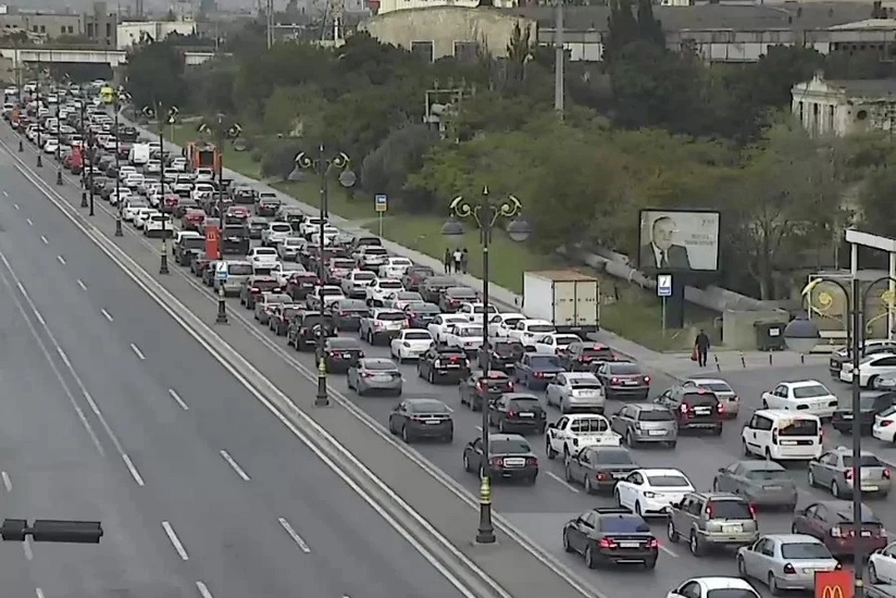 Bakının bir sıra yollarında tıxac yaranıb