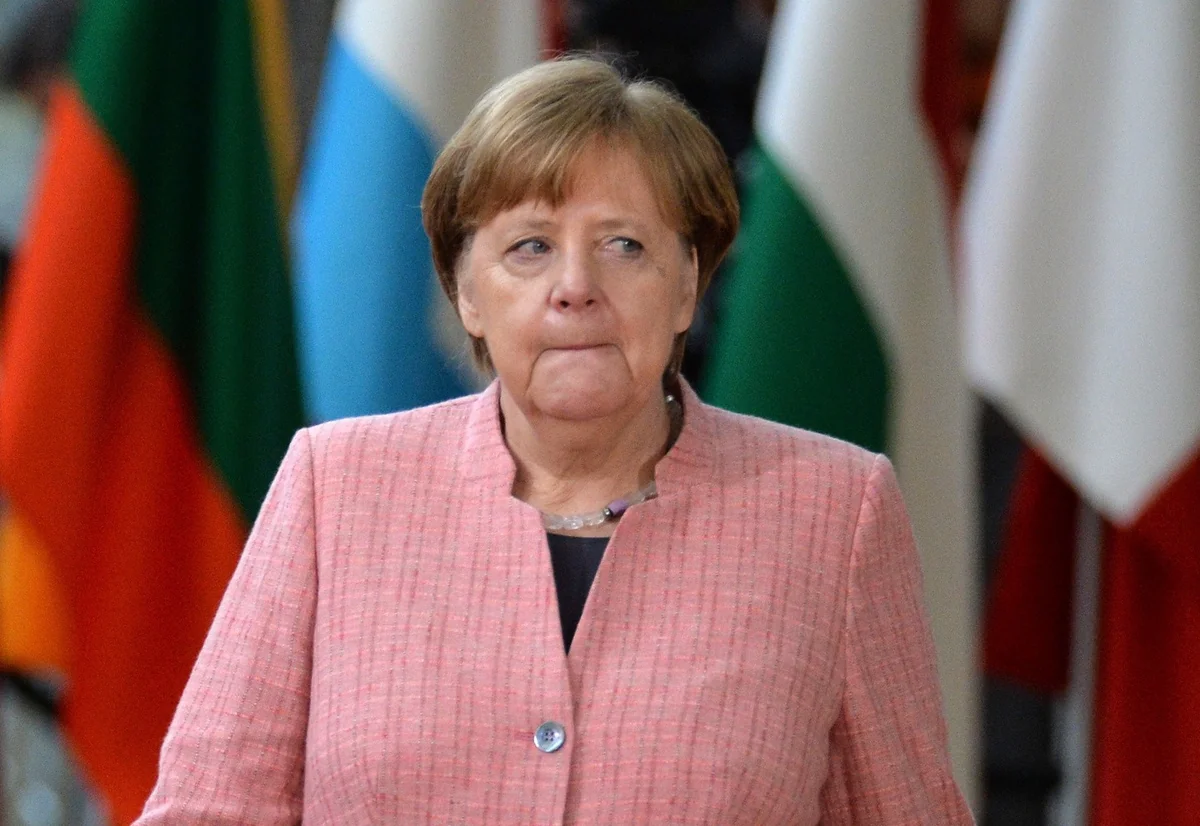 Меркель из-за поломки самолета прервала полет на саммит G20 и вернулась в Германию