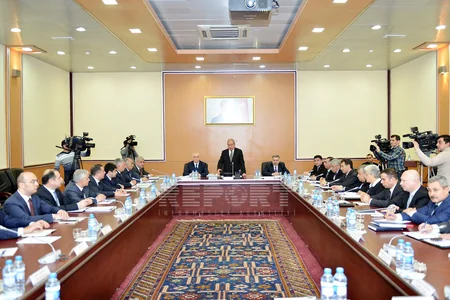 ​Rabitə və Yüksək Texnologiyalar Nazirliyində illik toplantı keçirilib
