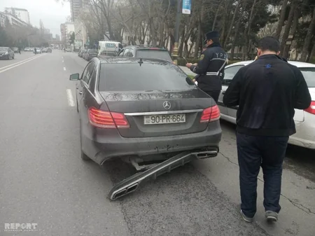 Bakıda iki Mercedes markalı avtomobil toqquşub - FOTO