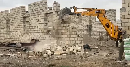 Abşeronda qanunsuz tikili sökülüb