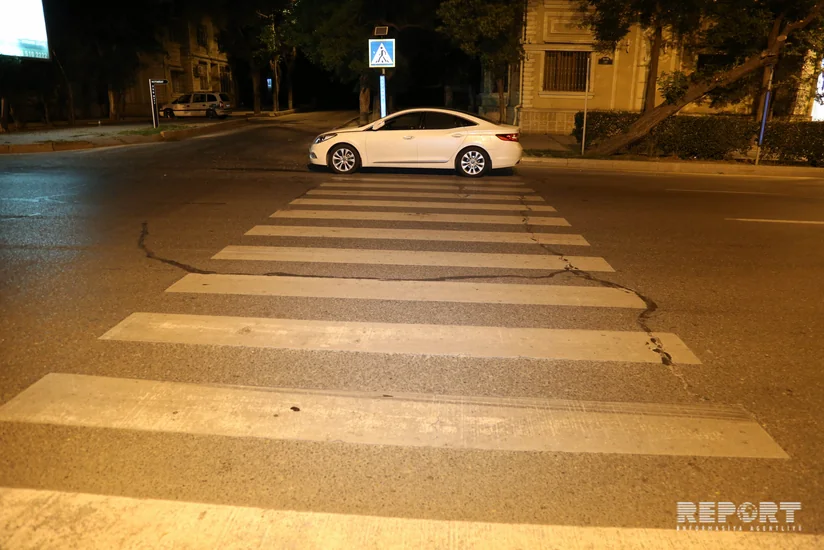 В Баку автомобиль сбил переходившую дорогу супружескую чету