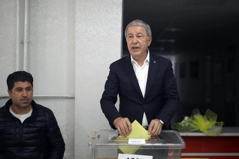 Hulusi Akar səs verib: Seçkilər demokratik mühitdə başa çatacaq