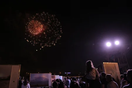 Heydər Əliyev Mərkəzinin parkında Bakının azad edilməsinin 100 illiyi münasibəti ilə konsert olub