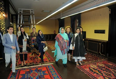 Pakistani PM’s spouse visits Azerilma LLC carpet gallery