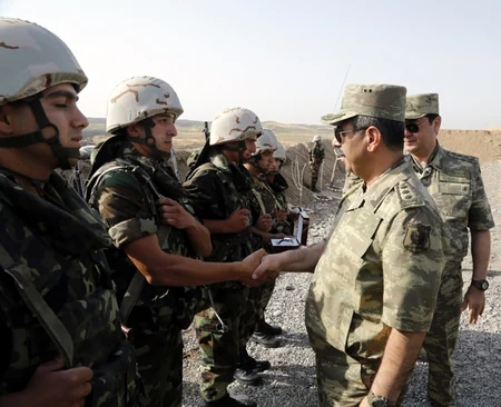 Müdafiə Nazirliyinin rəhbərliyi cəbhə bölgəsində yerləşən hərbi hissələrdə olub