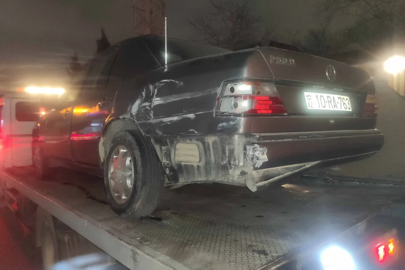 На проспекте Бабека столкнулись два автомобиля - ФОТО