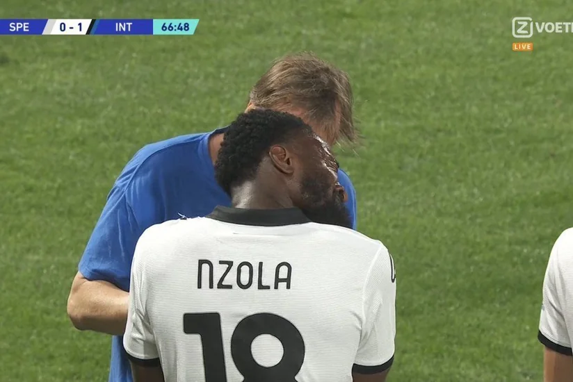 İtaliya klubunun futbolçusu sırğaya görə oynaya bilməyib