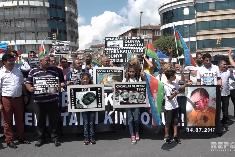 İstanbulda Ermənistanın Alıxanlıda törətdiyi vəhşiliyə qarşı etiraz aksiyası keçirilib - FOTO