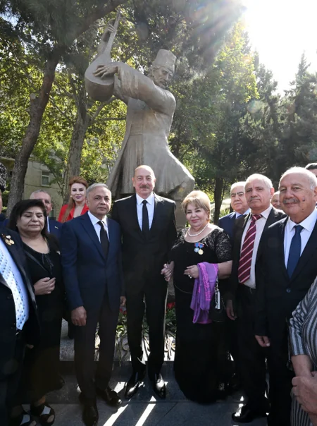 Prezident İlham Əliyev Bakıda Aşıq Ələsgərin abidəsinin açılışında iştirak edib - YENİLƏNİB