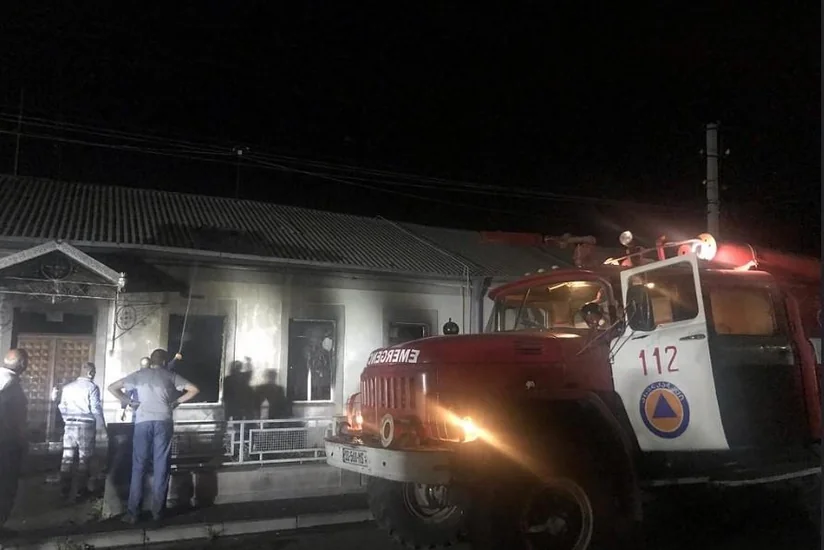 Армяне устроили беспорядки в Грузии, подожгли пять зданий  