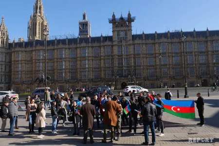 Azərbaycanlılar Xocalı soyqırımının 27-ci ildönümü ilə əlaqədar Londonda yürüş-mitinq keçiriblər - FOTO - VİDEO