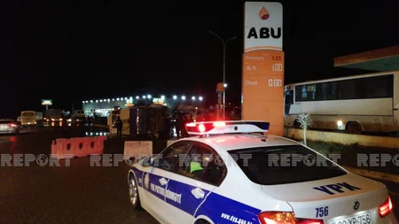 “Saray” postunda yük maşını aşıb