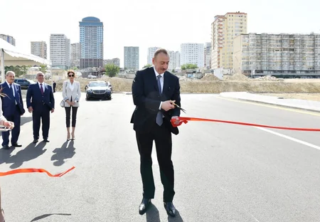 Prezident İlham Əliyev Yasamal rayonunda yeni tikilən yolların açılışında iştirak edib - YENİLƏNİB