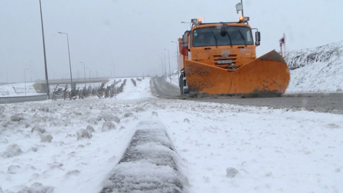 Azeravtoyol: Snow removal and sand sowing vehicles deployed in problematic areas” - VIDEO