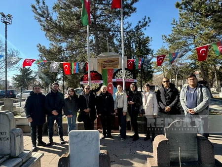 Ankaradakı Azərbaycan Kültür Dərnəyinin üzvləri Rəsulzadənin məzarını ziyarət edib