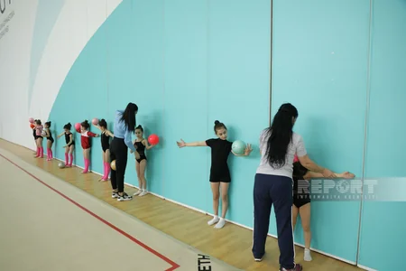 Bölgə gimnastlarının Milli Gimnastika Arenasında məşqləri davam edir