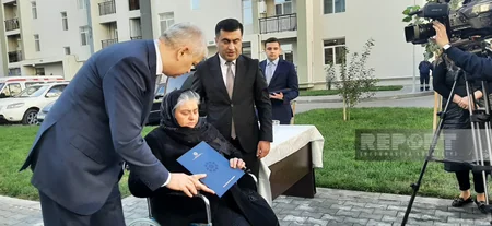 Gəncədə şəhid ailələrinə və müharibə əlillərinə 30 mənzil təqdim edilib