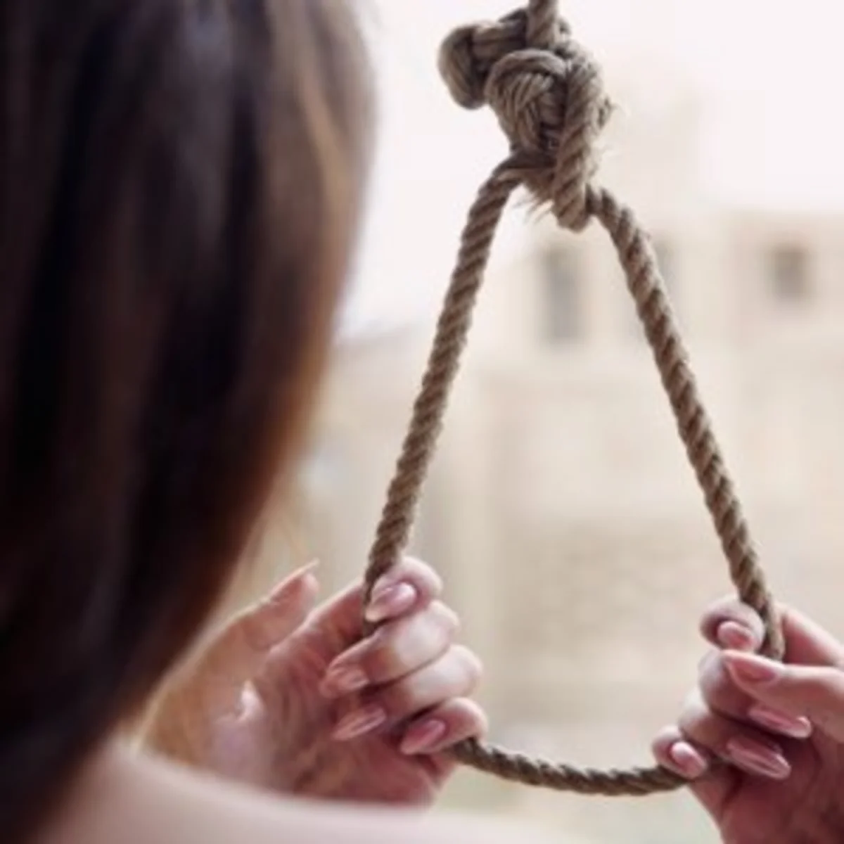 Biləsuvarda 23 yaşlı qadın intihar edib