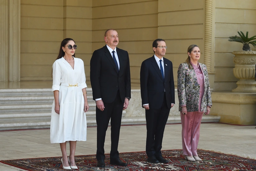 Official welcome ceremony held for Israeli President in Baku