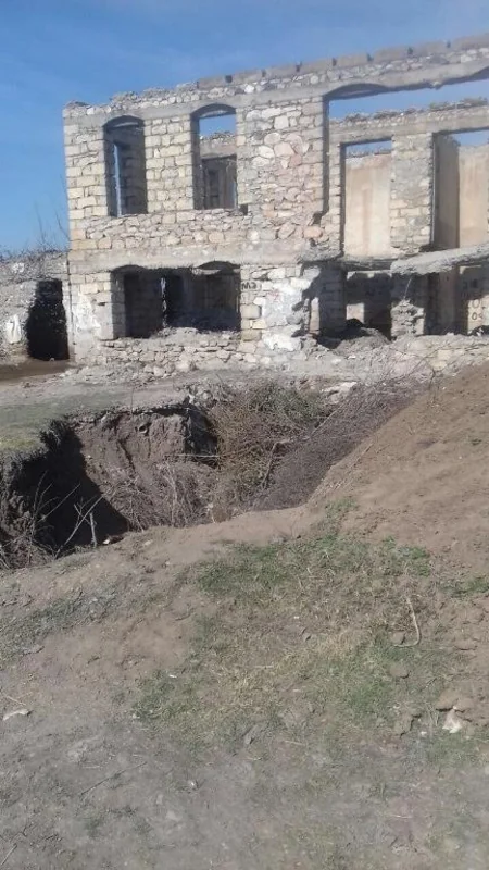ANAMA: Cocuq Mərcanlı kəndində xeyli qəlpə, 3 ədəd mina gövdəsi və 1 ədəd piyada əleyhinə mina aşkarlanıb