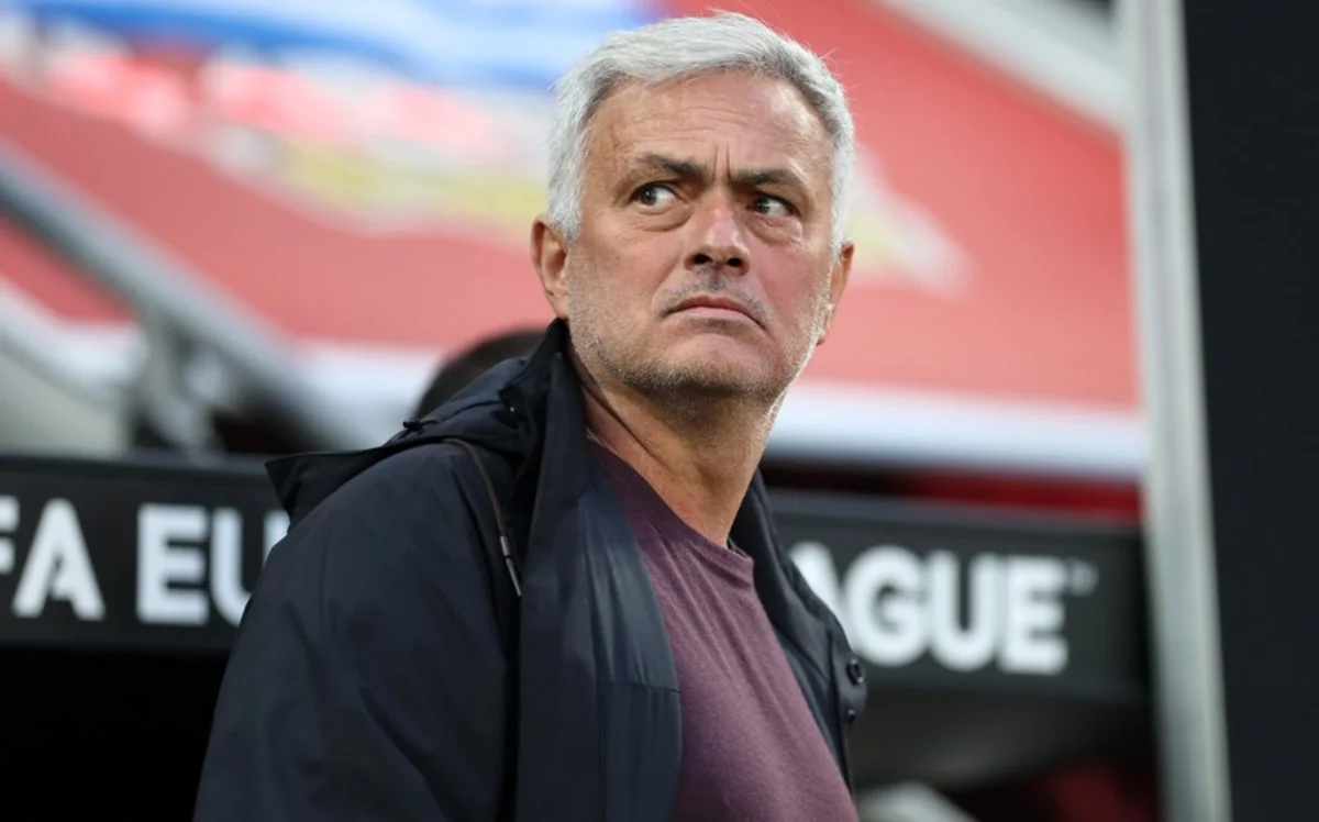 UEFA Joze Mourinyoya 4 oyunluq cəza verib