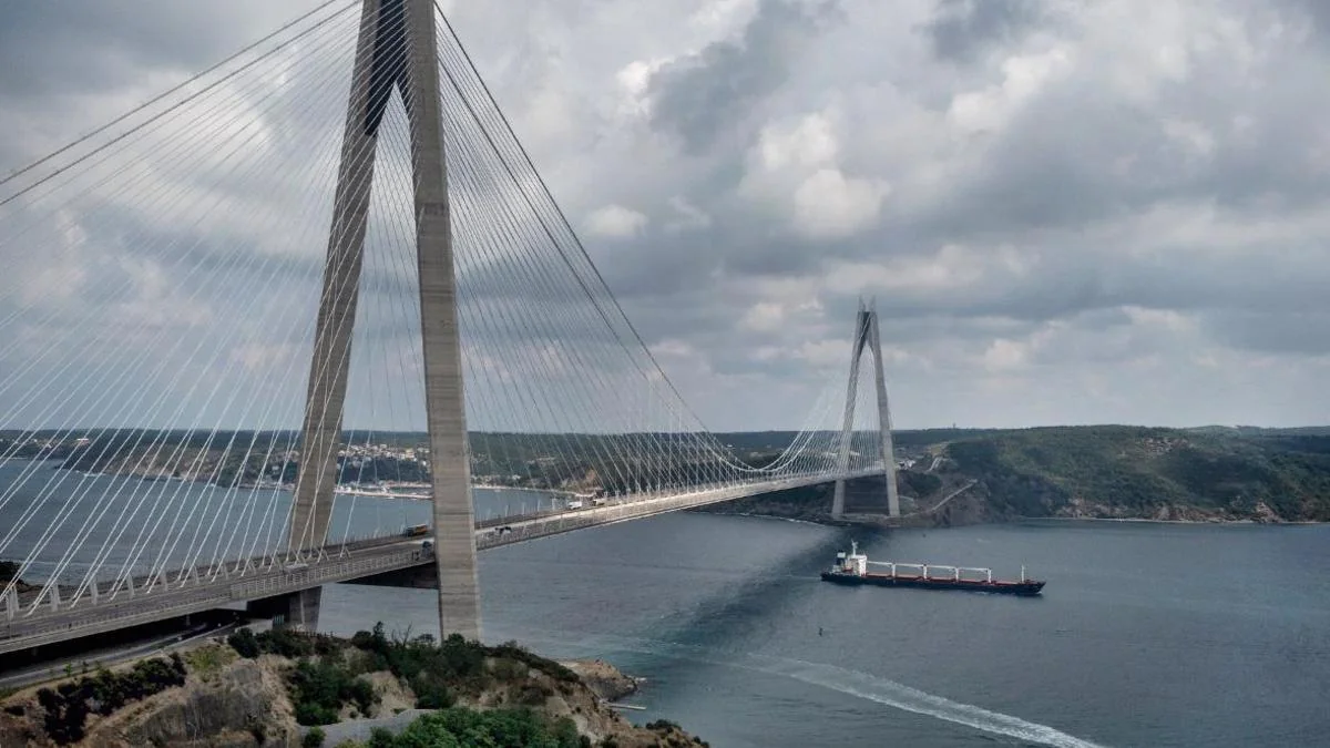 Türkiye increases fees for transit of merchant ships through Bosphorus and Dardanelles