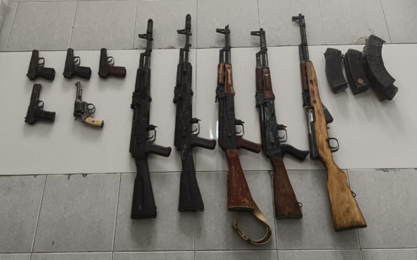 Xankəndidə tapança, avtomat və qumbaralar tapılıb